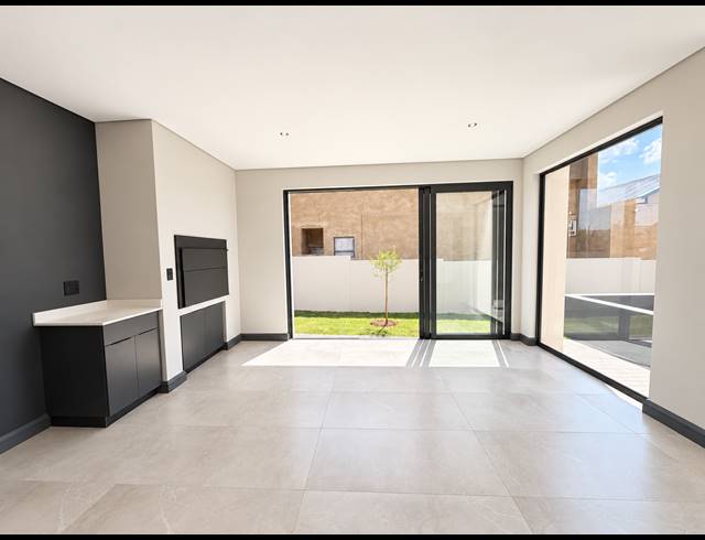 4 BEDROOM FREEHOLD FOR SALE IN FOUNTAINBROOK ESTATE